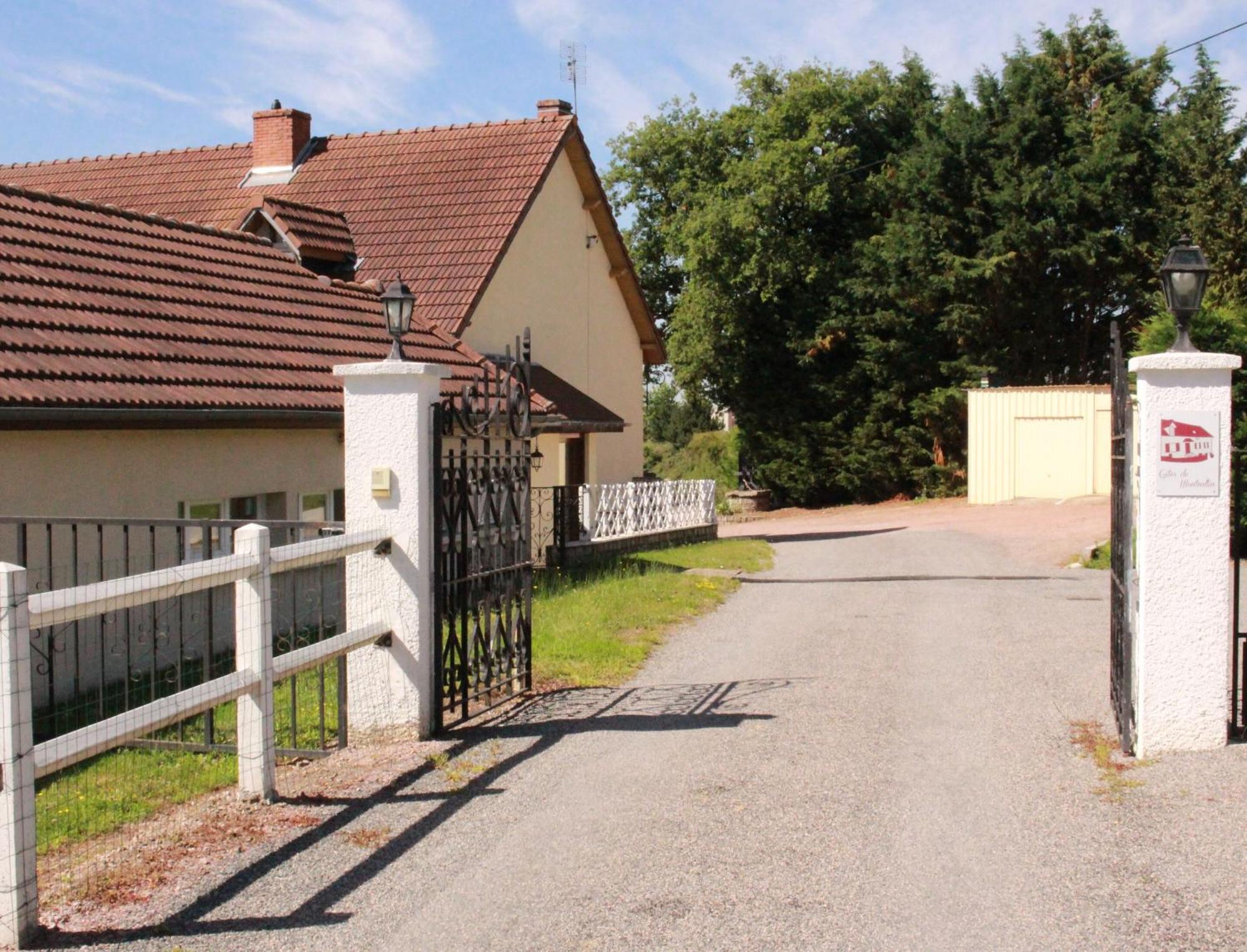 Gites de Montvaltin Le Breuil  Extérieur photo